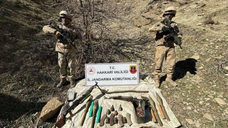 Hakkari'de terör operasyonunda silah ve mühimmat ele geçirildi