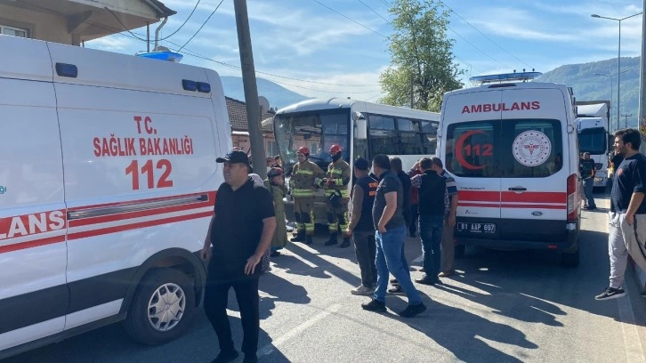 Halk otobüsü kaza yaptı; çok sayıda yaralı var