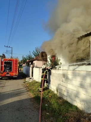 Hatay’da bir meskende yangın çıktı