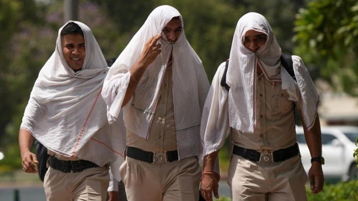 Hindistan'da aşırı sıcaklar: 33 seçim görevlisi öldü