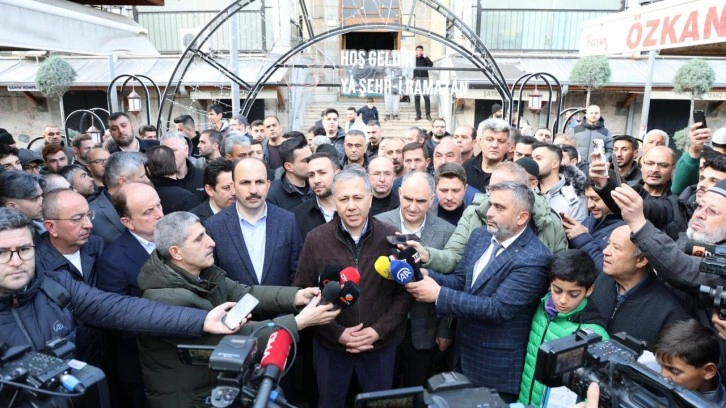 İçişleri Bakanı Yerlikaya bayramın ilk günü Konyalılarla buluştu