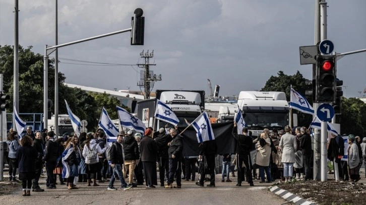 İsrail'de aşırı sağcı gruplar Gazze'ye giden insani yardım tırlarını tekrar durdurdu