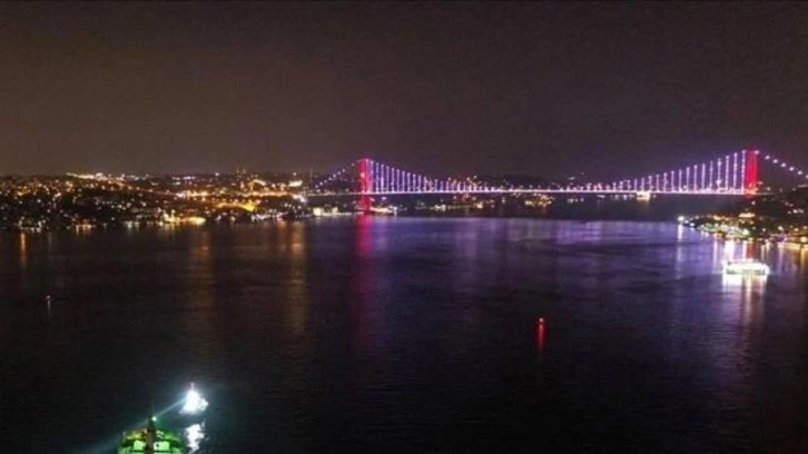 İstanbul Boğazı gemi trafiği güney-kuzey yönlü açıldı