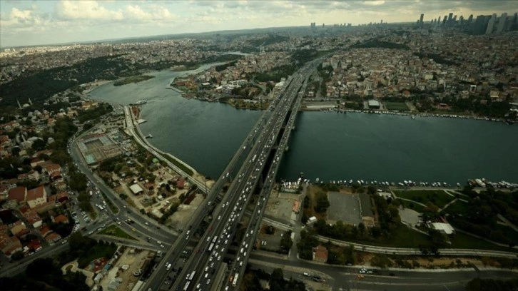 İstanbul Boğazı'nda gemi trafiği yat yarışları nedeniyle askıya alındı