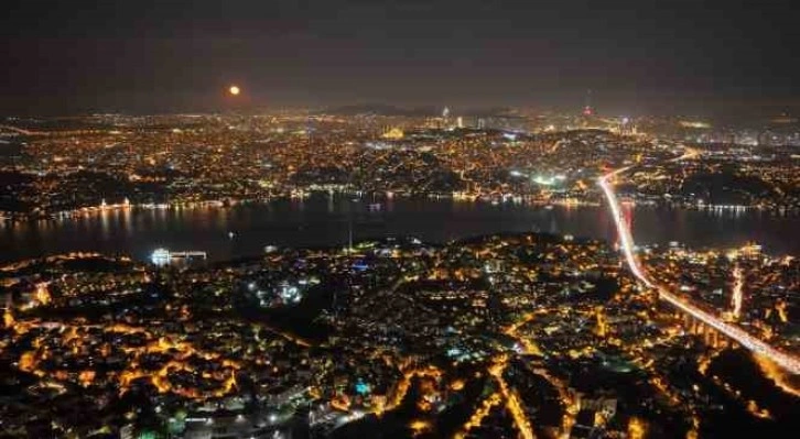 İstanbul’da hayran bırakan Süper Ay manzarası dron ile görüntülendi