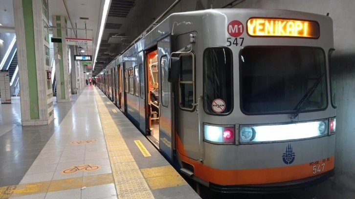 İstanbul'da iki metro hattında arıza yaşandı