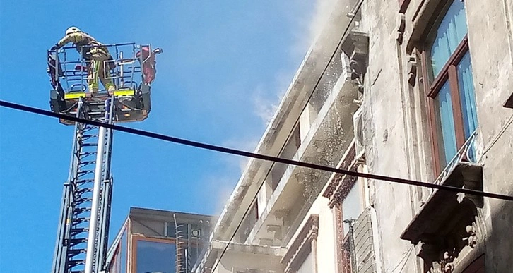 İstiklal Caddesi’nde yangın paniği