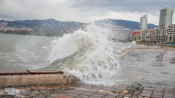 İzmir ve Ege Denizi için 'fırtına' uyarısı! Meteoroloji'den uyarı geldi