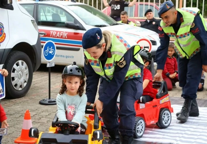 Jandarma ekipleri 128 öğrenciye trafik eğitimi verdi