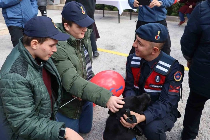 Jandarma özel bireyleri unutmadı