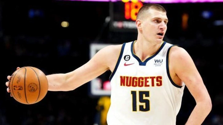 Jokic'in "triple-double" yaptığı maçı Nuggets, 32 sayı farkla kazandı