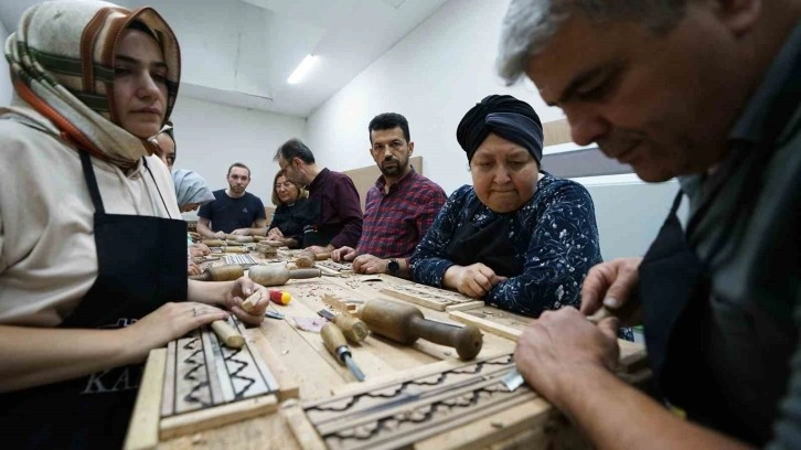 Kahramanmaraş’ın Geleneksel El İşleme Sanatı KAMEK’te yaşatılıyor