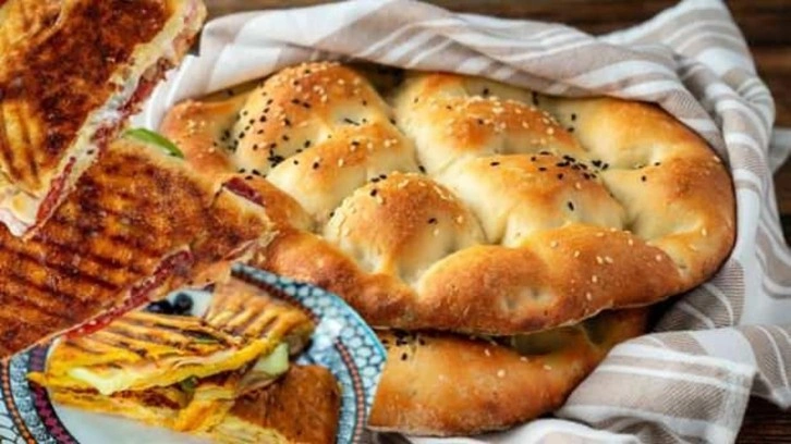 Kalan Ramazan pidesini değerlendirmenin en güzel hali: Yumurtalı pideli tost tarifi, nasıl yapılır?