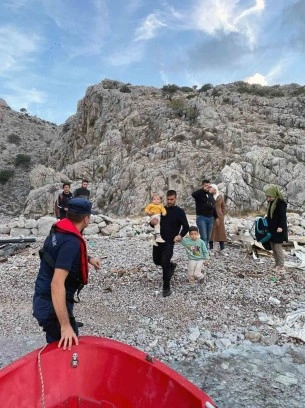 Karadan ulaşımın olmadığı noktaya bırakılan 8 düzensiz göçmen yakalandı