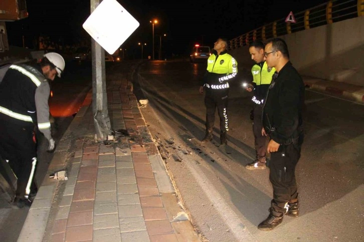 Karaman’da aydınlatma direğine çarpan motosikletin sürücüsü hayatını kaybetti