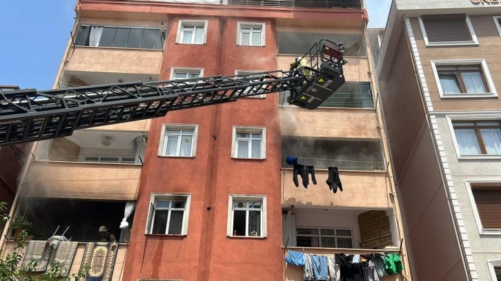 Kartal'da 7 katlı binada yangın; mahsur kalan bir kişiyi itfaiye kurtardı