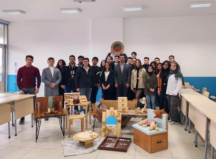 Kastamonu Üniversitesi’nde Ahşap İşleme ve Mobilya Tasarımı eğitimi verildi