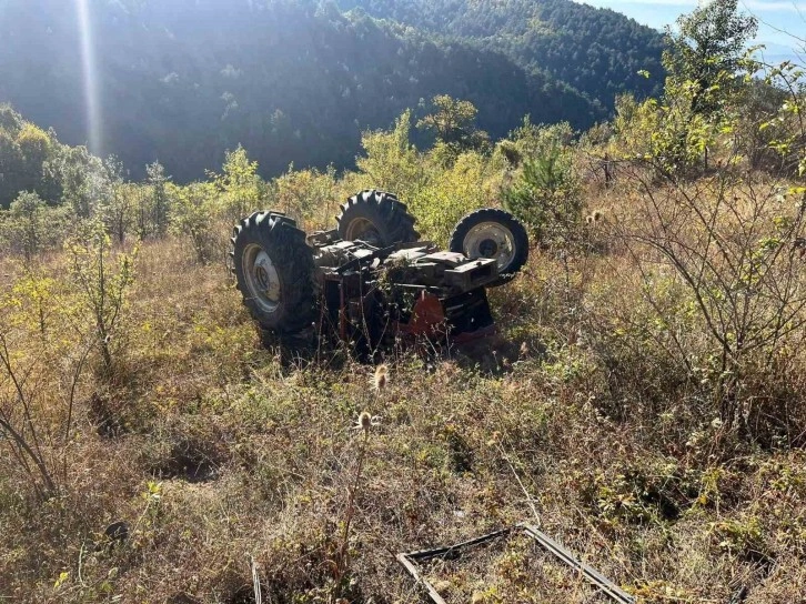 Kastamonu’da traktör devrildi: 1’i ağır 2 yaralı