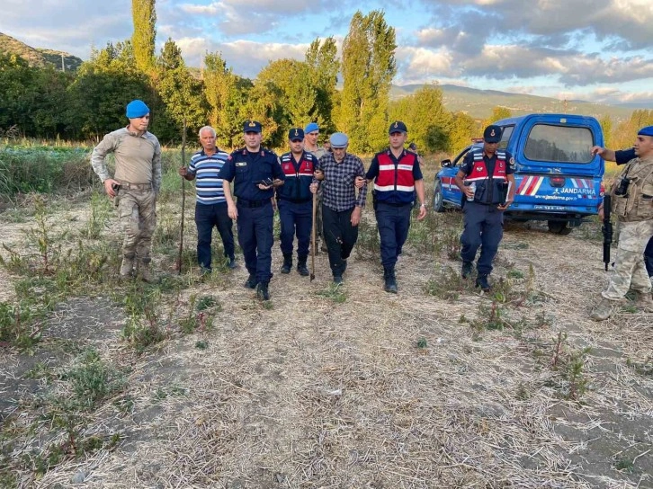 Kayıp yaşlı adamı jandarma ekipleri buldu