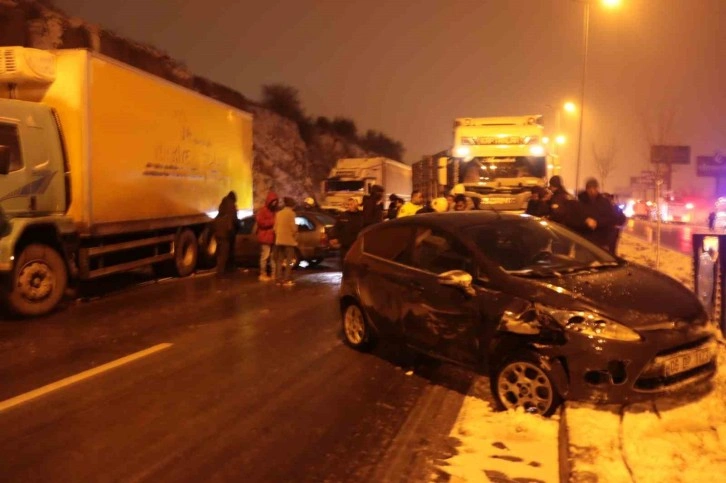 Kayseri’de 8 araçlı zincirleme trafik kazası: 1’i ağır 5 yaralı