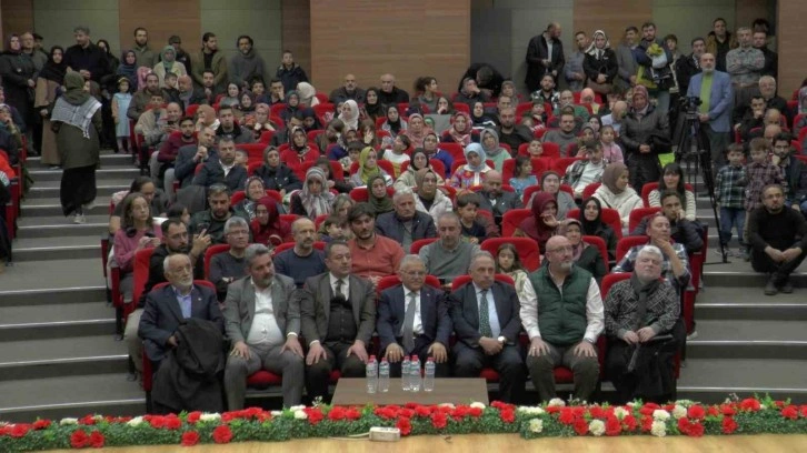 Kayseri’de Filistin için ‘Sen Bende Eksiksin Kudüs’ tiyatro oyunu sergilendi