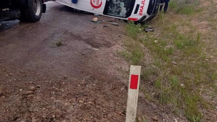 Kayseri'de kaza ihbarına giden ambulans kaza yaptı! 3 yaralı