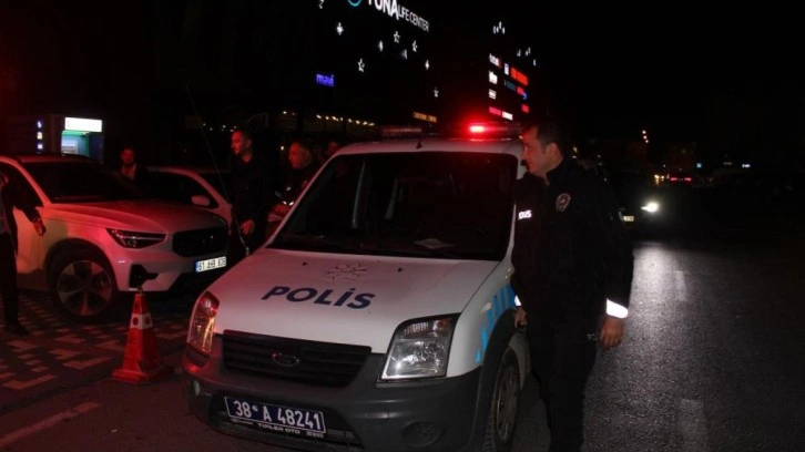 Kayseri’de vatandaştan polise jest