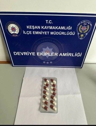 Keşan’da polisin durdurduğu şüpheliden sentetik ecza ele geçirildi