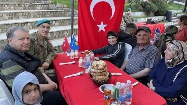 KFOR bünyesinde görevli Türk askeri, Kosova'da Kadir Gecesi dolayısıyla iftar verdi