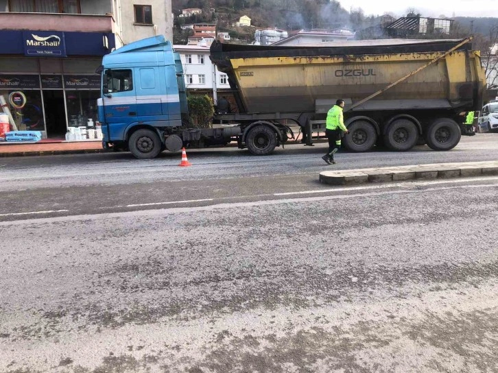 Kilimli’de ekipler sürücüleri denetledi