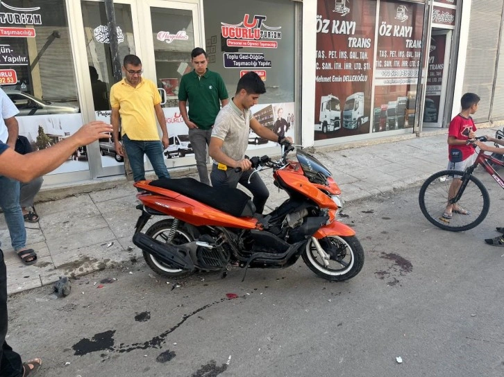 Kilis’te iki motosikletin karıştığı kazada 3 kişi yaralandı