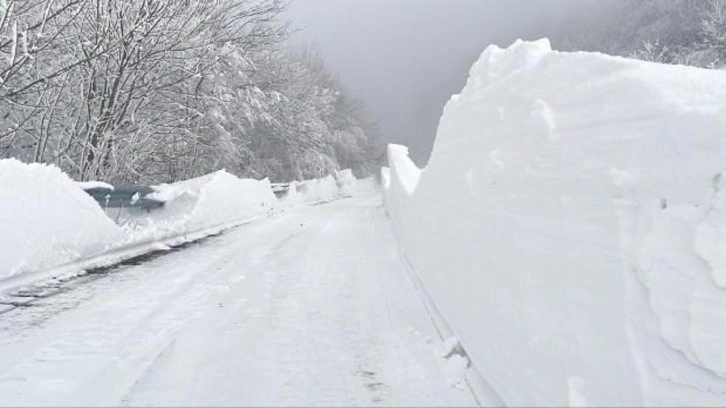 Kırklareli'nde kar kalınlığı 1 metreye ulaştı