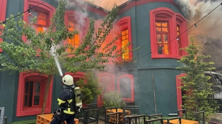 Kırklareli'nde tarihi binada yangın!