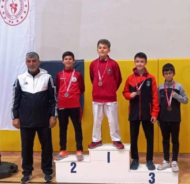 Kocaeli Yıldızlar Karate Şampiyonası’nda Körfez fırtınası