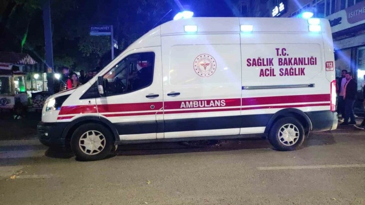 Kocaeli’de iki grup arasında kavga: 23 yaşındaki genç göğsünden bıçaklandı