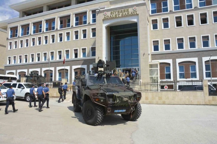 Komşusunu el bombasıyla tehdit eden kadının evinden 2 el bombası çıktı