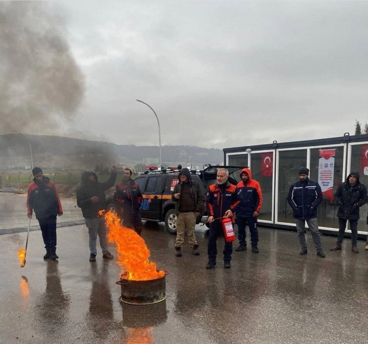 Konteyner kent yönetimlerine yangın söndürme eğitimi