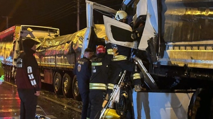 Konya'da korkunç kaza. 4 TIR zincirleme kazaya karıştı. Ölü ve yaralılar...