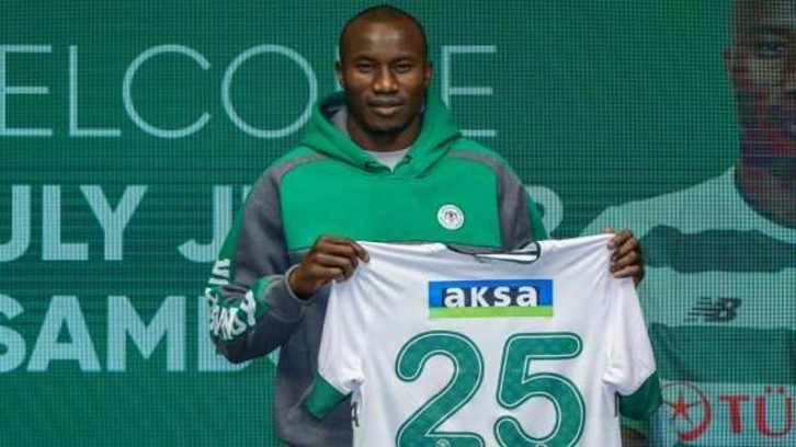 Konyaspor yeni transferine imzayı attırdı