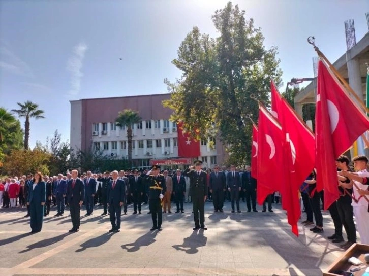 Köyceğiz’de cumhuriyetin 100. yılı kutlamaları çelenk sunma töreni ile başladı