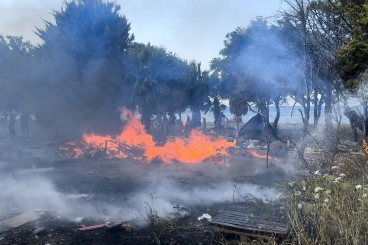 Kuşadası’nda denize 50 metre uzaklıktaki arazi yangınında sabotaj iddiası