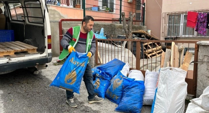 Kütahya İHH’dan ihtiyaç sahibi 300 aileye soba, kömür ve erzak yardımı