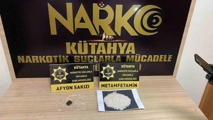 Kütahya’da eşyaları arasında uyuşturucu ele geçirilen 2 otobüs yolcusu tutuklandı