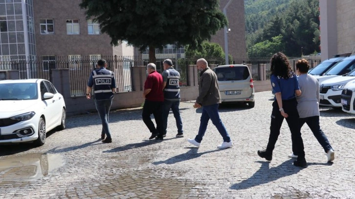 Kuyumcuya düşük ayarlı altın veren 2 zanlı gözaltına alındı