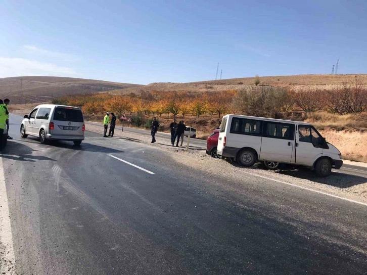 Malatya’da otomobil ile minibüs çarpıştı: 5 yaralı