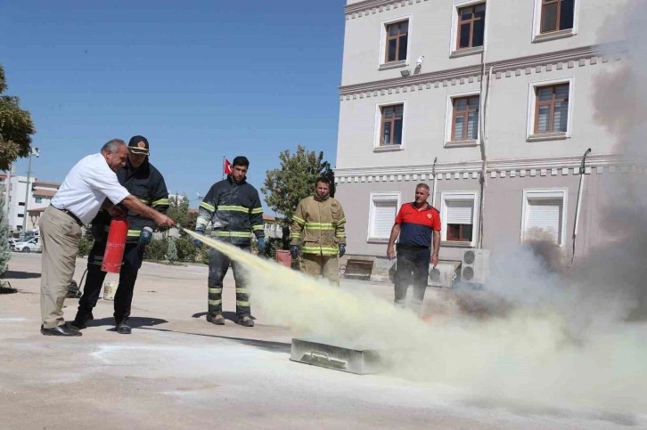 Mardin’de kamu kurum ve kuruluşlarına yangın eğitimi verildi