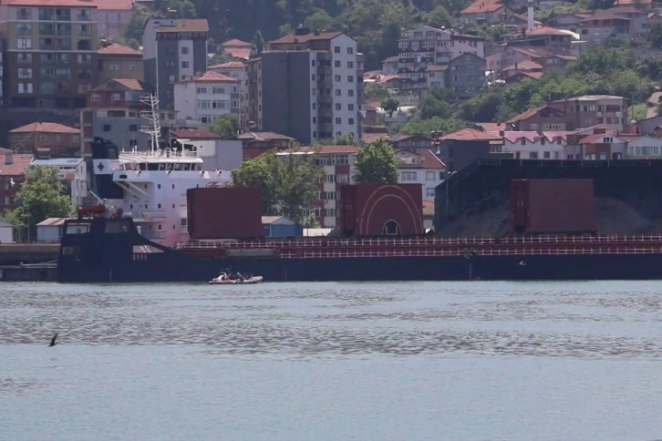 Mayın iddiası üzerine yük gemisinin çevresindeki arama çalışmaları sürüyor