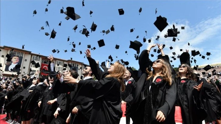 MEB’den dikkat çeken genelge! Okul dışı mezuniyete bakanlık el koydu