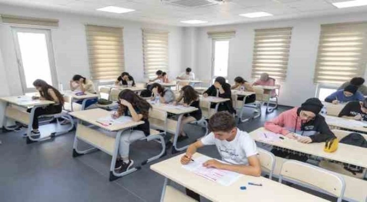 Mersin Büyükşehirin kurs merkezlerinde 18 öğrenci ilk 50 binde