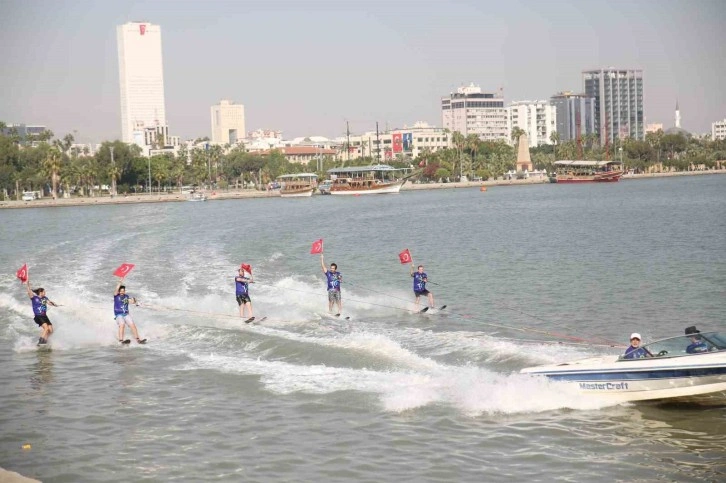 Mersin’de ilk kez düzenlenen ’Uluslararası Akdeniz Su Sporları Festivali’ coşkuyla başladı